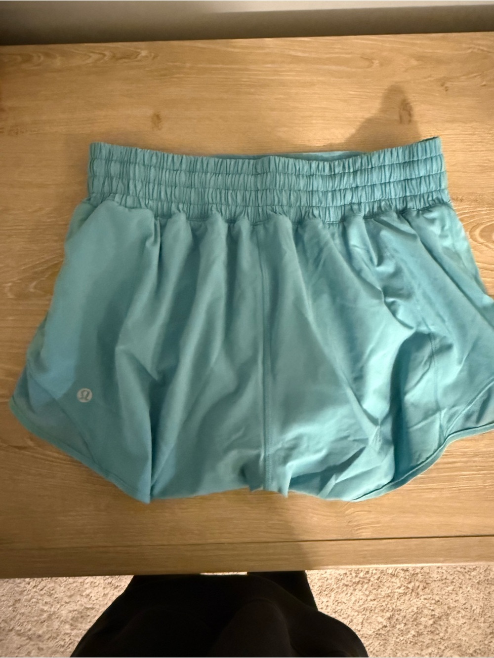 Lululemon EUC Hotty Hot High-Rise Lined Short 2.5" SZ 6 - Picture 5 of 8